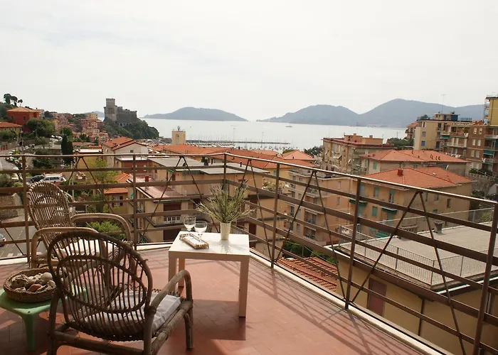 Il Terrazzo Sul Castello Apartment *
