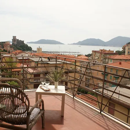 Il Terrazzo Sul Castello Apartment *